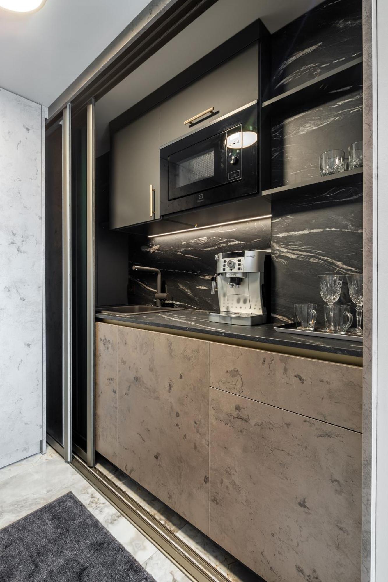 Jacuzzi Exotica Apartment ไคลเพดา ภายนอก รูปภาพ
